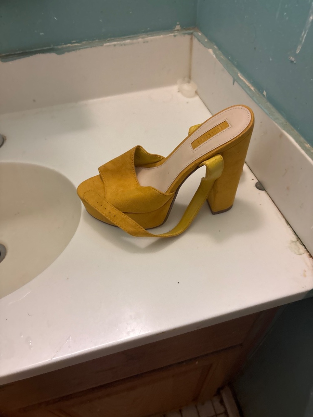 Shoes - Picture 5 of 6